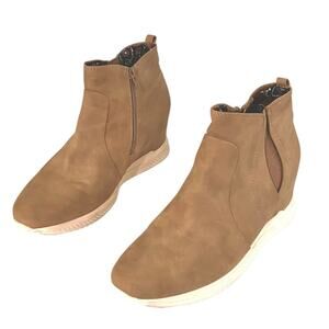 Baretraps Women' Tan Jaci Hidden Wedge Sneaker Bootie Boots | Size 9.5M